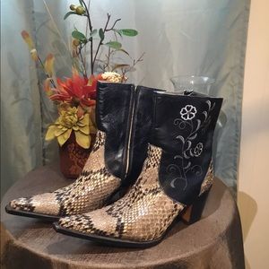 Circle G Women’s GENUINE PYTHON LEATHER Boot